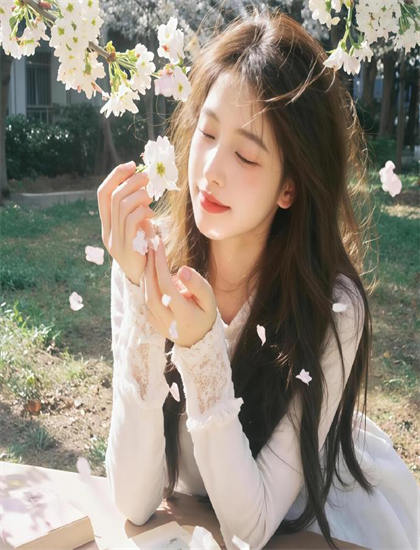 选角故事：《花花公子2001》无人机拍摄的视角与稳定性——理解人物的深度分析